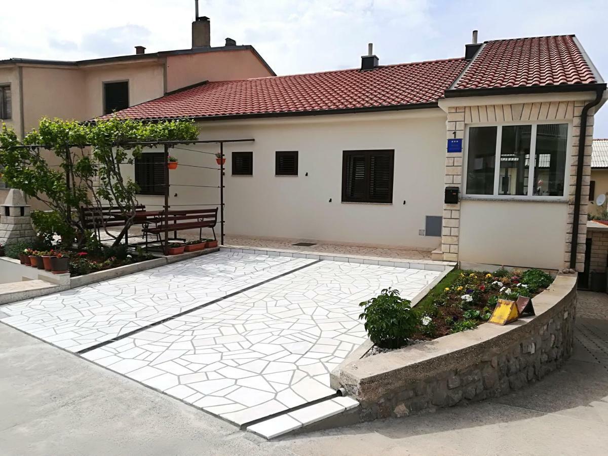 Apartment And Rooms Markovic Senj  Ngoại thất bức ảnh